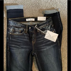 Kancan skinny jeans 27 nwt mid rise